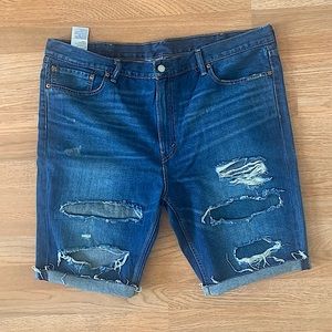Levi shorts size 42
